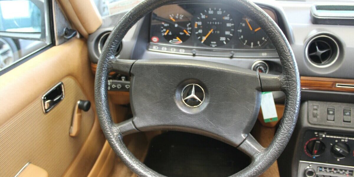 Mercedes-Benz 230 E - AUT. - SCHIEBDACH - ROSTFREI - 121.827 km 12.980 &euro; Euskirchen 53881