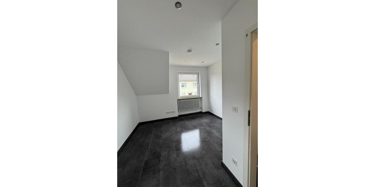 Einfamilienhaus Köln Chorweiler - 4 Zimmer, 110 m&sup2;, 1.800&euro; | Angebot:26682769