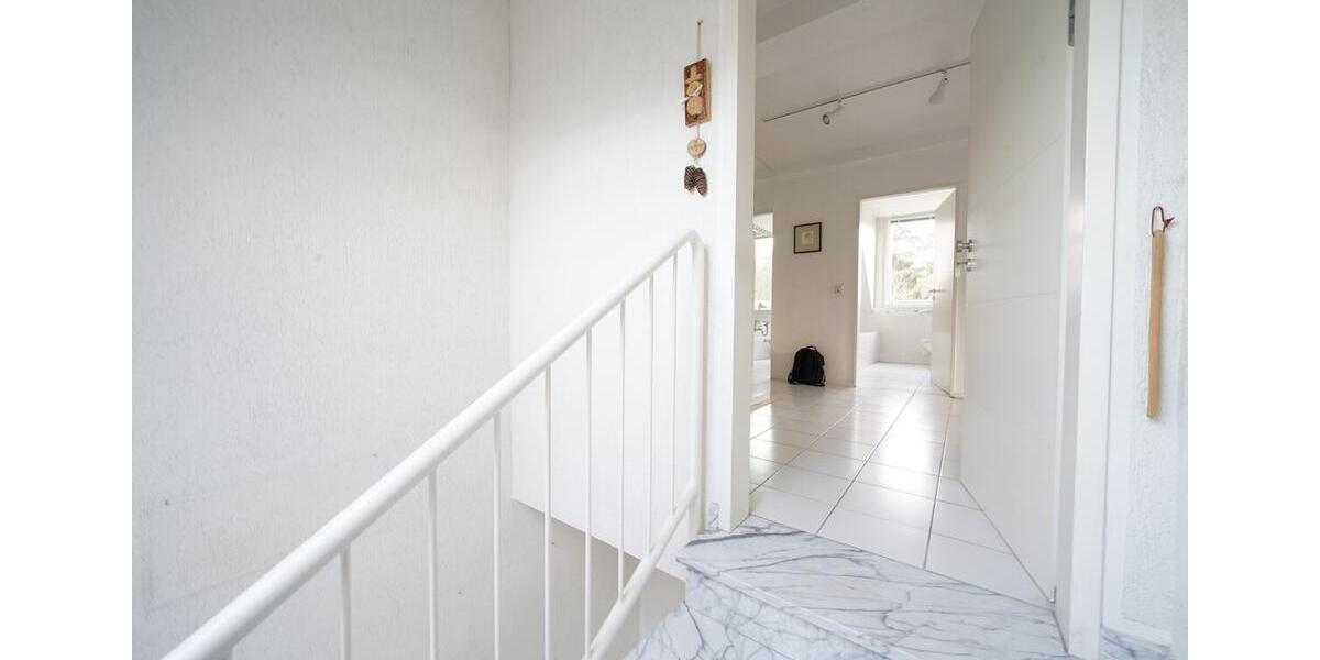 Dachgeschoßwohnung Köln Kalk - 3 Zimmer, 90 m&sup2;, 1.200&euro; | Angebot:25310069