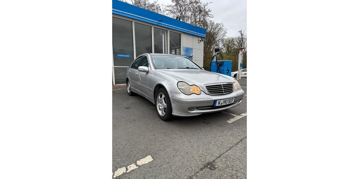 Mercedes-Benz 240 263.990 km 2.800 &euro; Köln 50667
