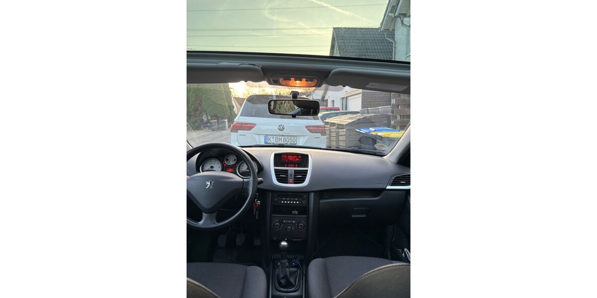 Peugeot 207 134.200 km 2.100 &euro; Köln 51067