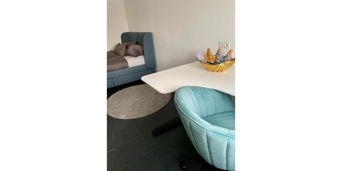 Etagenwohnung Niederkassel - 3 Zimmer, 90 m&sup2;, 2.300&euro; | Angebot:25925614