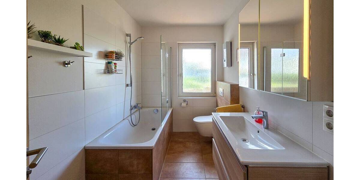 Etagenwohnung Bonn Beuel - 3 Zimmer, 101 m&sup2;, 498.000&euro; | Angebot:26805977