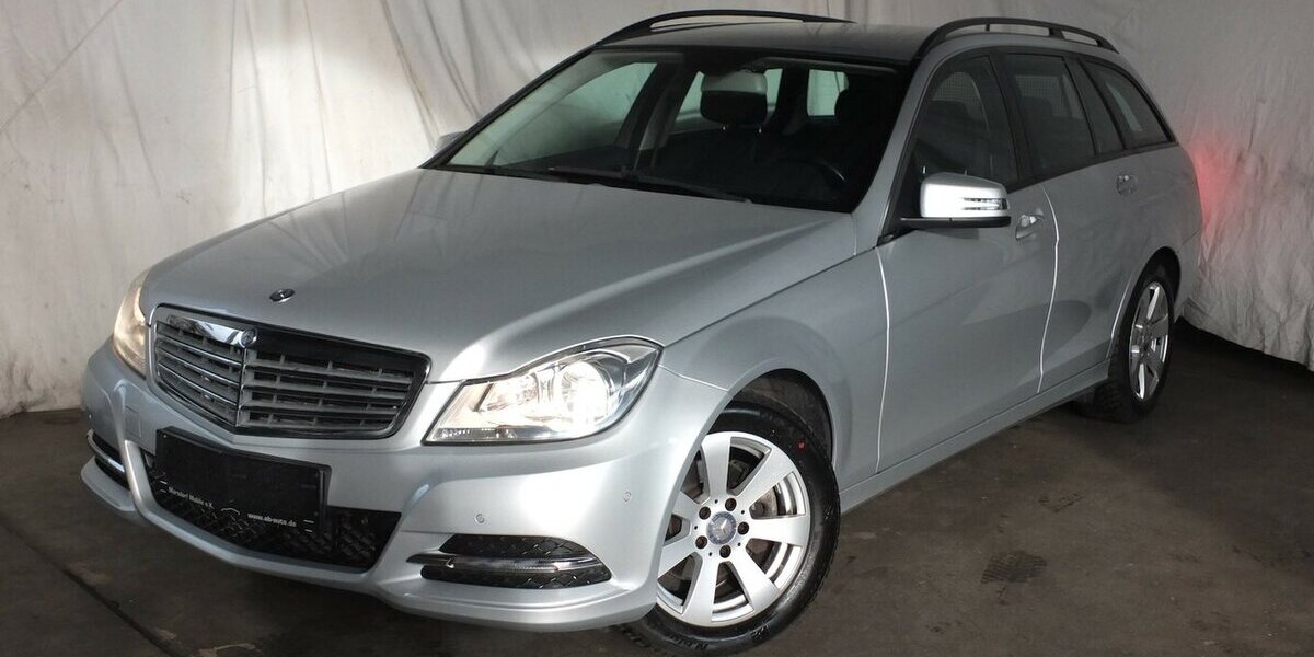 Mercedes-Benz C 180 T CGI BE AUTOM NAVI AHK PARCTRONIC SHZ 149.785 km 11.300 &euro; Köln 50858