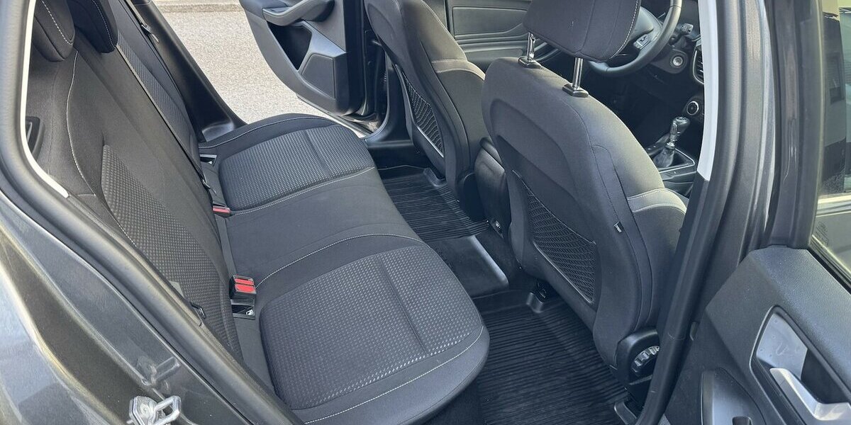 Ford Focus Navi Temp.Sitzh.Spurh.CarPlay EU6 GARANTIE 93.000 km 12.500 &euro; Erftstadt 50374