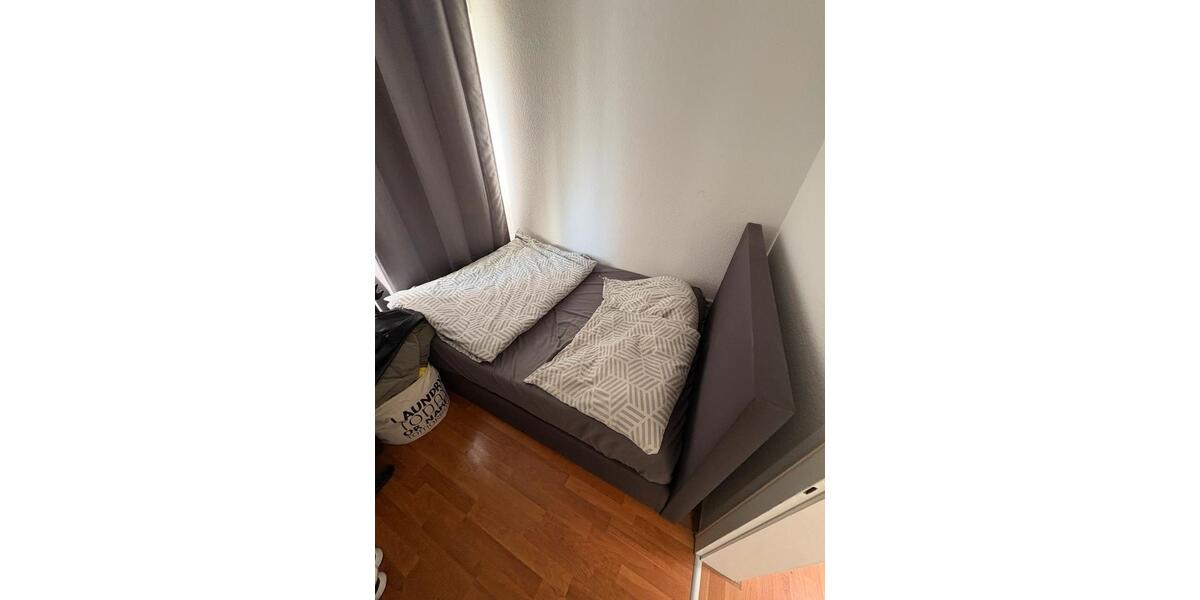 Dachgeschoßwohnung Köln - 2 Zimmer, 37 m&sup2;, 900&euro; | Angebot:25718248