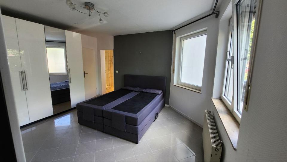 Erdgeschoßwohnung Köln Mülheim - 4 Zimmer, 130 m&sup2;, 2.000&euro; | Angebot:25887308