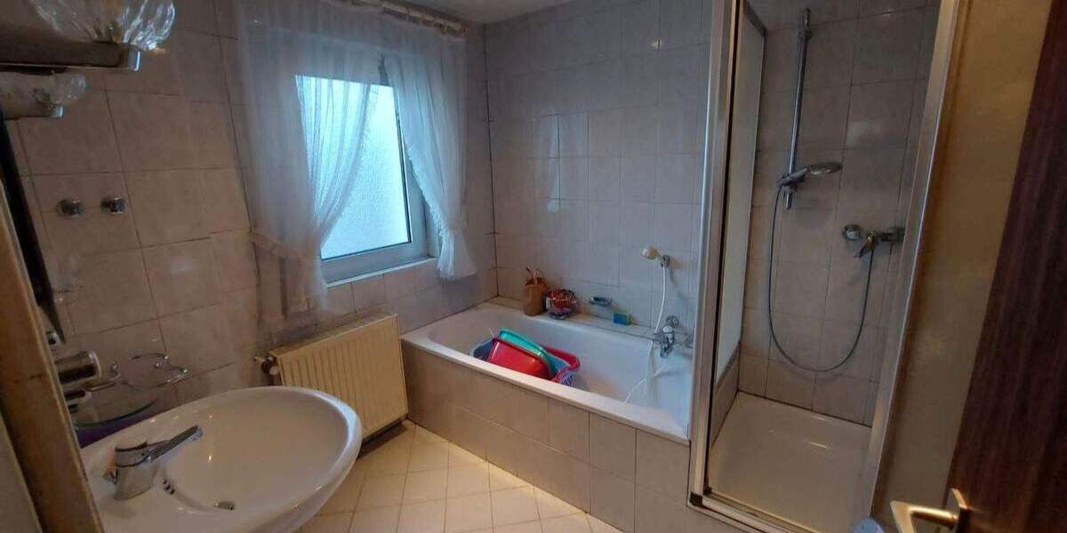 Doppelhaushälfte Bornheim - 7 Zimmer, 162 m&sup2;, 358.000&euro; | Angebot:26107543