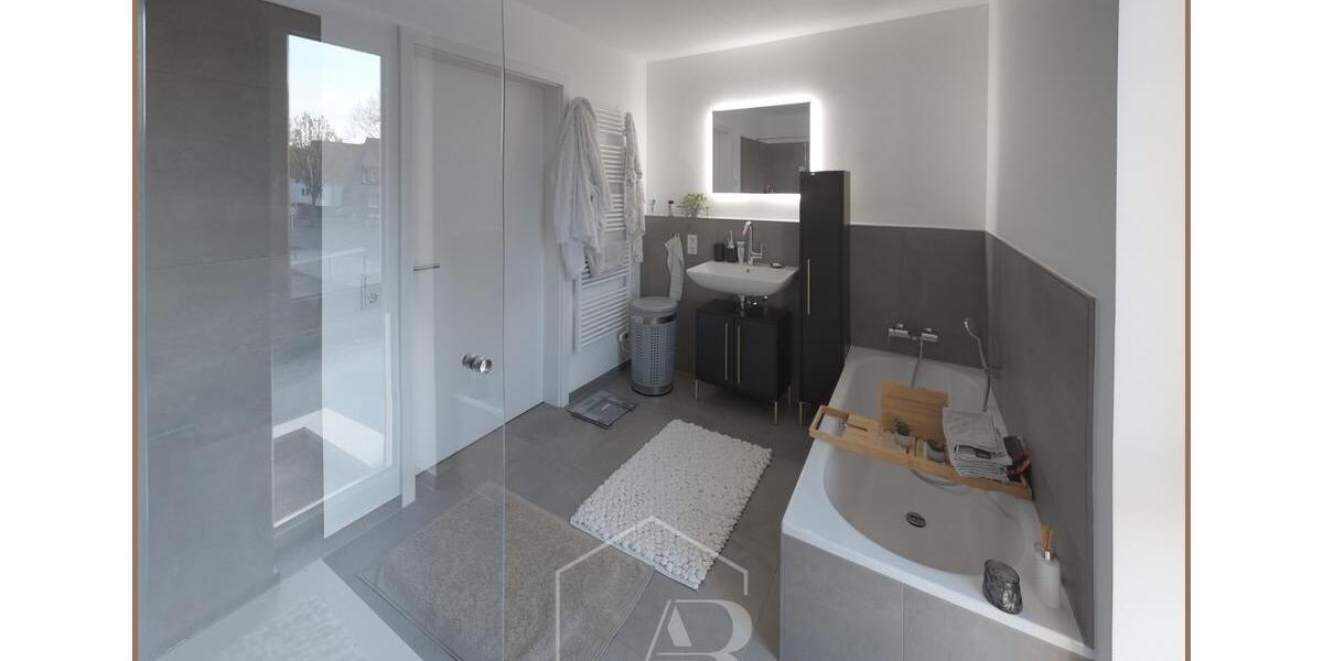 Etagenwohnung Bergheim - 3 Zimmer, 102 m&sup2;, 1.380&euro; | Angebot:25962702