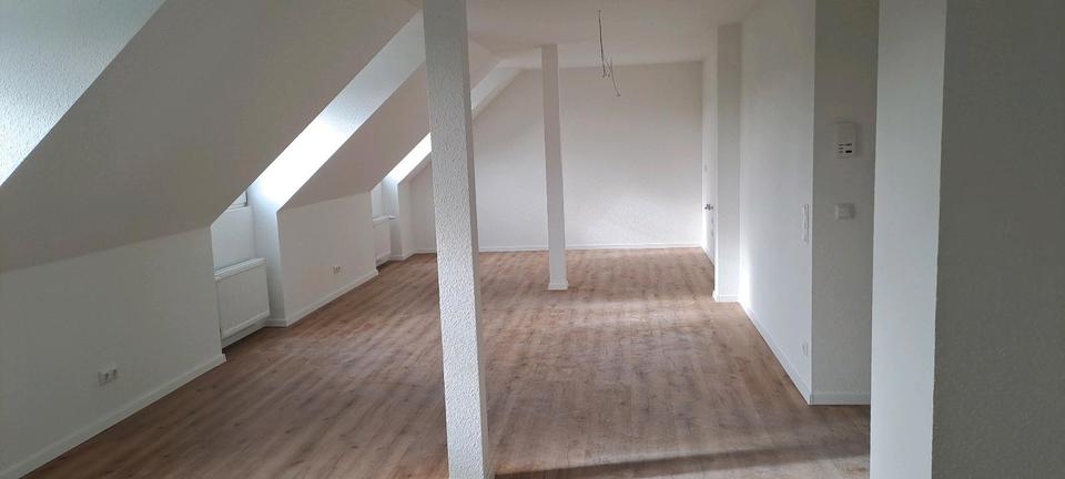 Dachgeschoßwohnung Erftstadt - 3 Zimmer, 85 m&sup2;, 1.000&euro; | Angebot:26231184