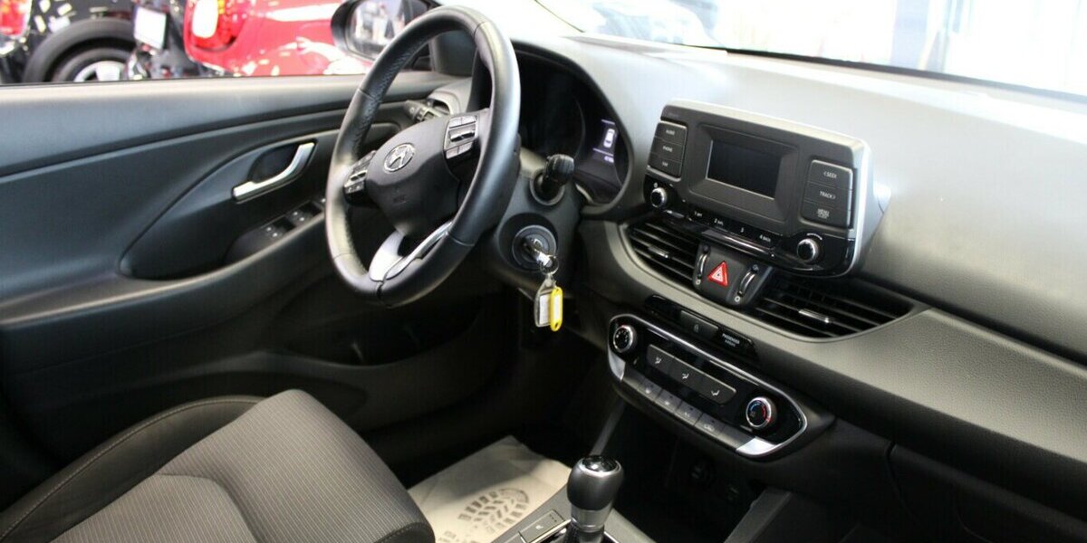 Hyundai i30 Kombi 1.0 T-GDI DCT Select 42.180 km 16.980 &euro; Euskirchen 53881