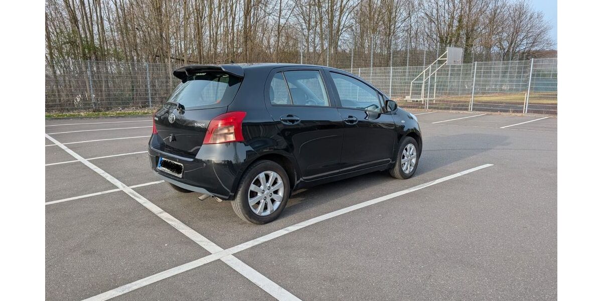 Toyota Yaris 153.400 km 3.600 &euro; Lohmar 53797
