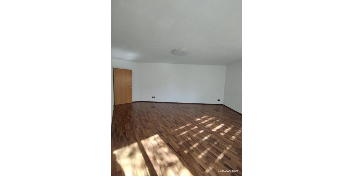 Bezugsfreie 6-Zimmer Wohnung mit Balkon und Gartenmitbenutzung, ruhige und grüne Wohnlage, kleine Eigentümergemeinschaft - Etagenwohnung Köln Porz | Angebot:26084661