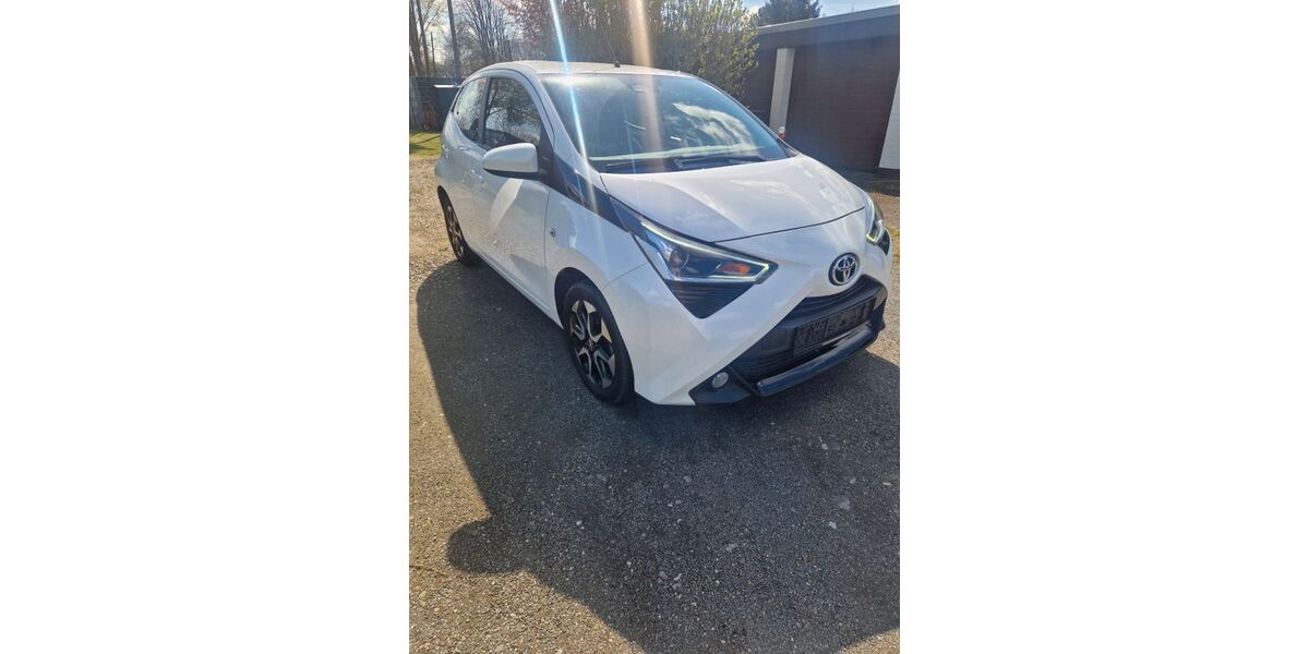 Toyota Aygo (X) 73.000 km 9.470 &euro; Köln 51067
