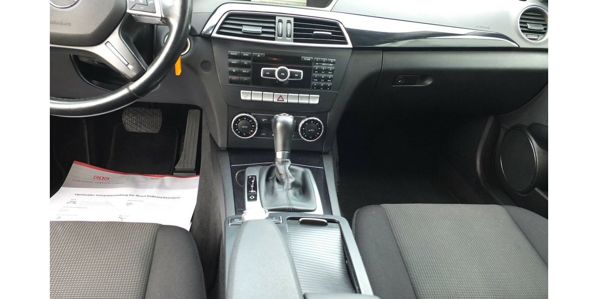 Mercedes-Benz C 180 T CGI BE AUTOM NAVI AHK PARCTRONIC SHZ 149.785 km 11.300 &euro; Köln 50858