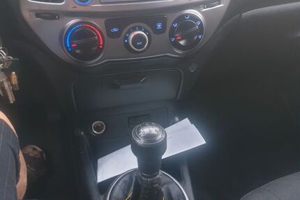 Hyundai i20 125.000 km 3.550 &euro; Düren 52352