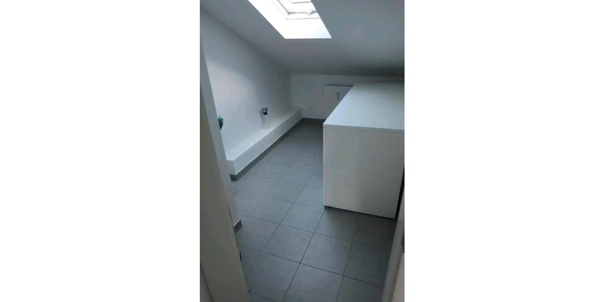 Dachgeschoßwohnung Erftstadt - 2 Zimmer, 80 m&sup2;, 1.180&euro; | Angebot:26684543
