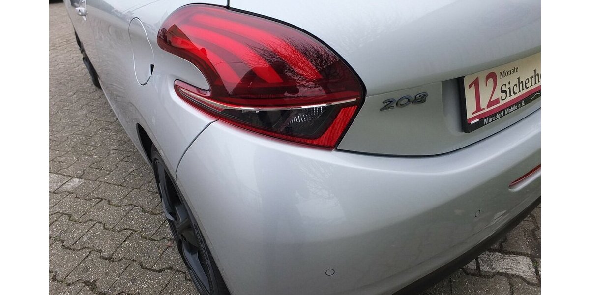 Peugeot 208 1.2 PURE TECH ALLURE KLIMA PDC SHZ SPORT LMF 98.599 km 7.500 &euro; Köln 50858