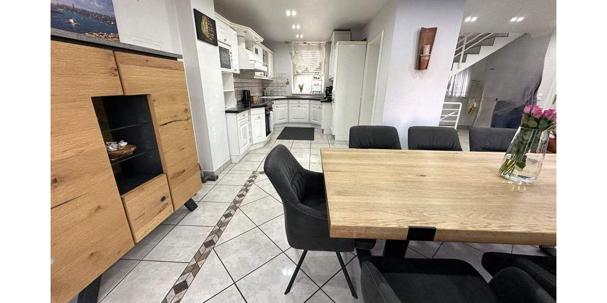 Einfamilienhaus Düren Birkesdorf - 7 Zimmer, 203 m&sup2;, 680.000&euro; | Angebot:25692151