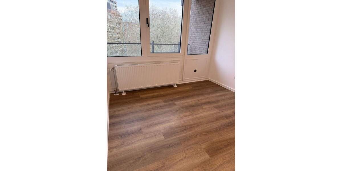 Etagenwohnung Köln Westhoven - 3 Zimmer, 96 m&sup2;, 1.400&euro; | Angebot:25802583