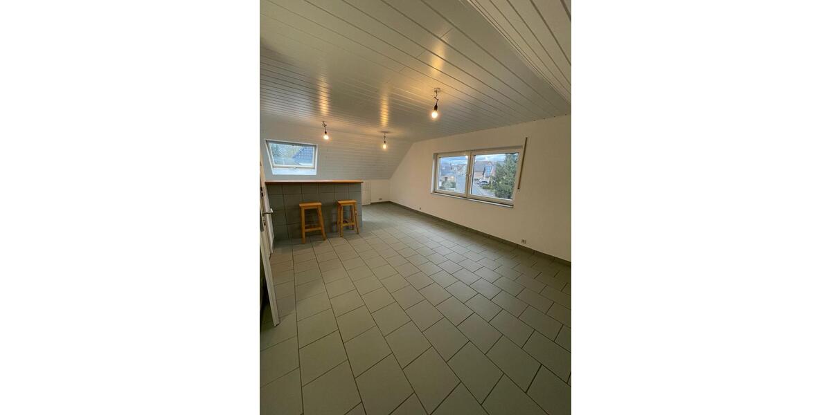 Dachgeschoßwohnung Troisdorf Altenrath - 2.5 Zimmer, 93 m&sup2;, 880&euro; | Angebot:25962569