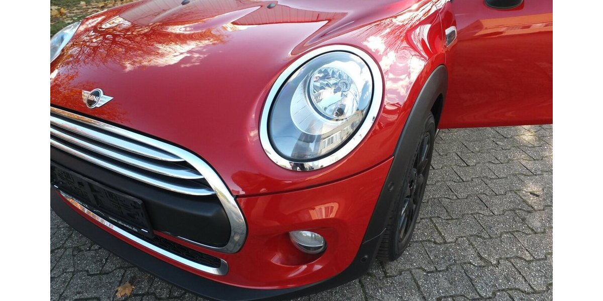 Mini ONE NAVI KLIMAAUT ROTMETALLIC PDC 5-TÜRIG 108.788 km 9.904 &euro; Köln 50858