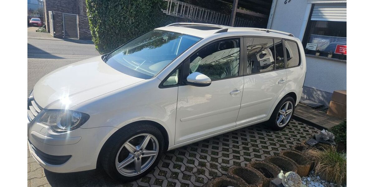 VW Touran 212.000 km 3.800 &euro; Sankt Augustin 53757