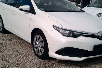 Toyota Auris 147.000 km 7.299 &euro; Bonn 53227