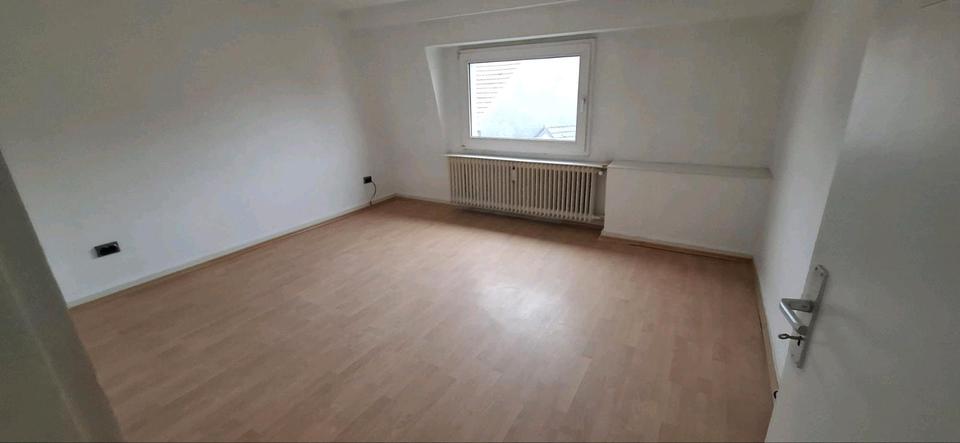 Dachgeschoßwohnung Köln Kalk - 3 Zimmer, 78 m&sup2;, 1.600&euro; | Angebot:25658349