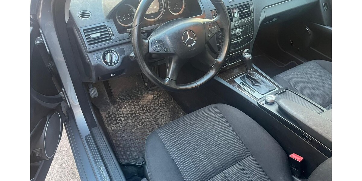 Mercedes-Benz C 230 166.000 km 8.200 &euro; Köln 50667