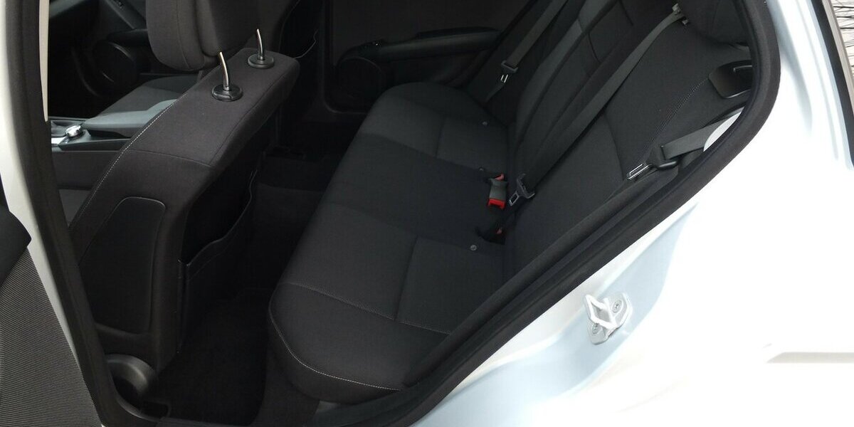 Mercedes-Benz C 180 T CGI BE AUTOM NAVI AHK PARCTRONIC SHZ 149.785 km 11.300 &euro; Köln 50858