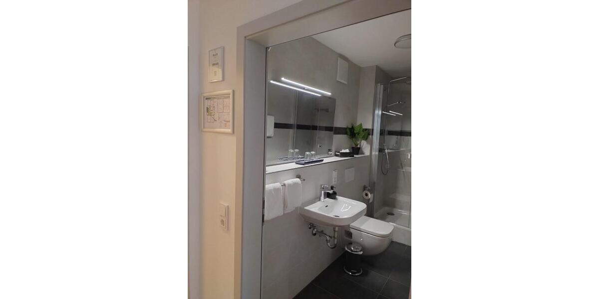 Verkauf eines kleinen Hotel garni in Köln voll genehmigter Beherbergungsbetrieb mit 8 Betten 4 Zimmern, studentisches Wohnen denkbar - Gewerbeobjekt Köln Mülheim | Angebot:22794810