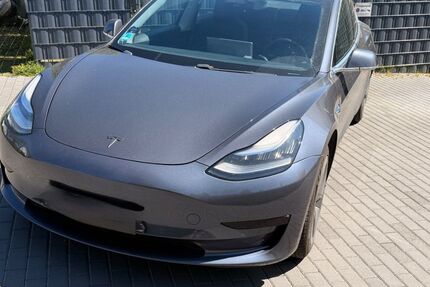 Tesla Model 3 120.300 km 19.500 &euro; Siegburg 53721