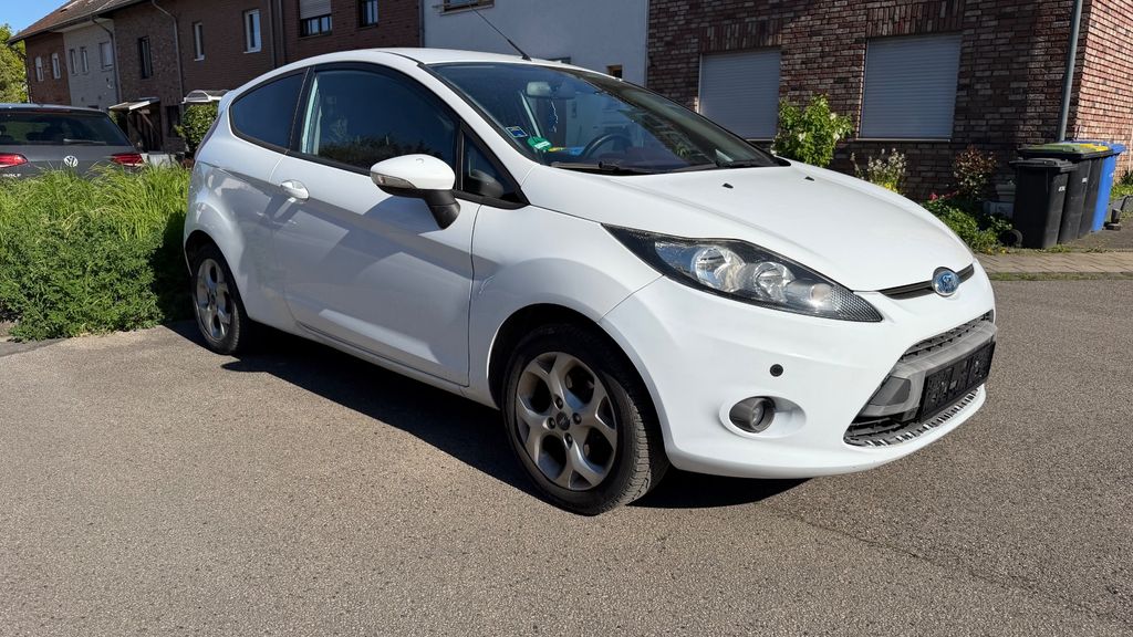 Ford Fiesta 153.000 km 2.600 &euro; Düren 52349