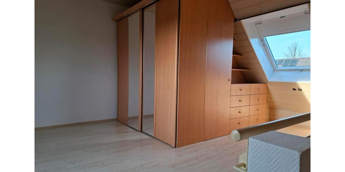 Doppelhaushälfte Niederkassel - 3 Zimmer, 137 m&sup2;, 2.200&euro; | Angebot:25146145