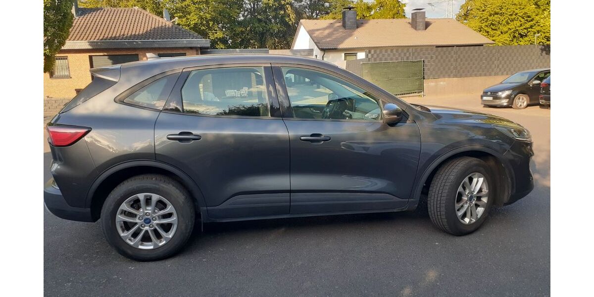 Ford Kuga 94.040 km 21.990 &euro; Köln 50765