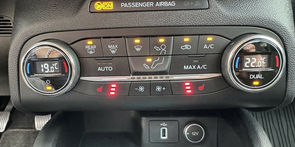 Ford Focus Navi Temp.Sitzh.Spurh.CarPlay EU6 GARANTIE 93.000 km 12.500 &euro; Erftstadt 50374