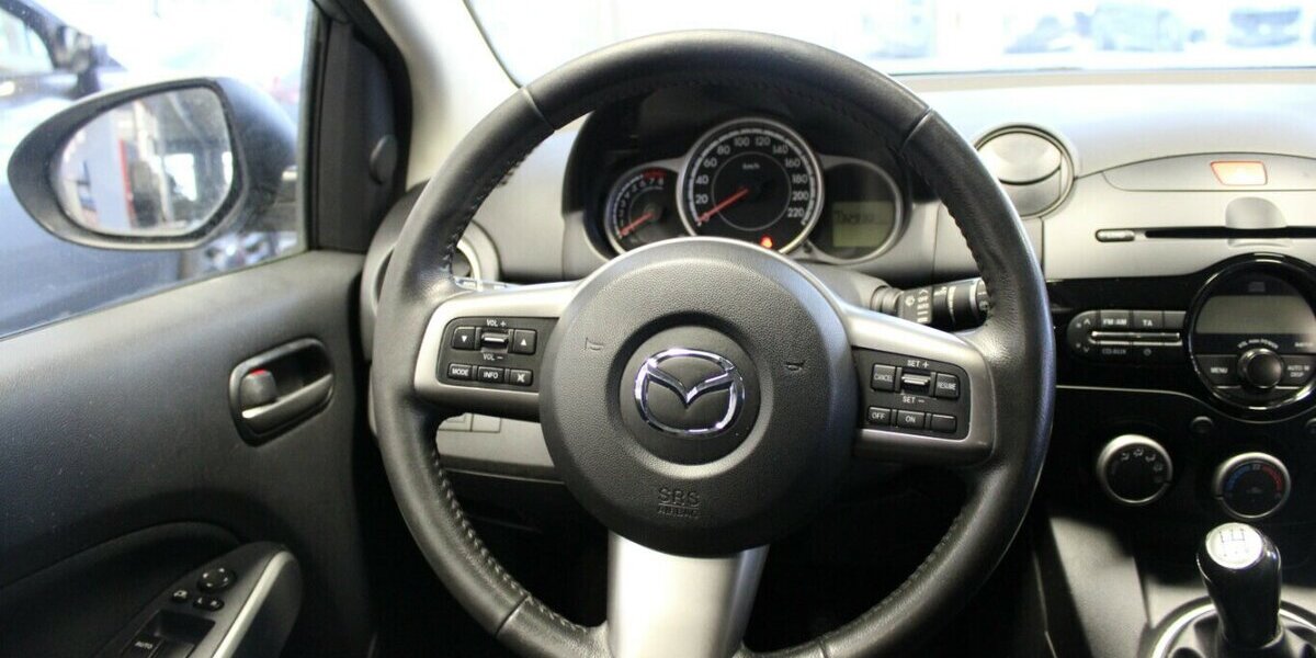 Mazda 2 1.5 MZR Sports-Line 132.930 km 5.980 &euro; Euskirchen 53881