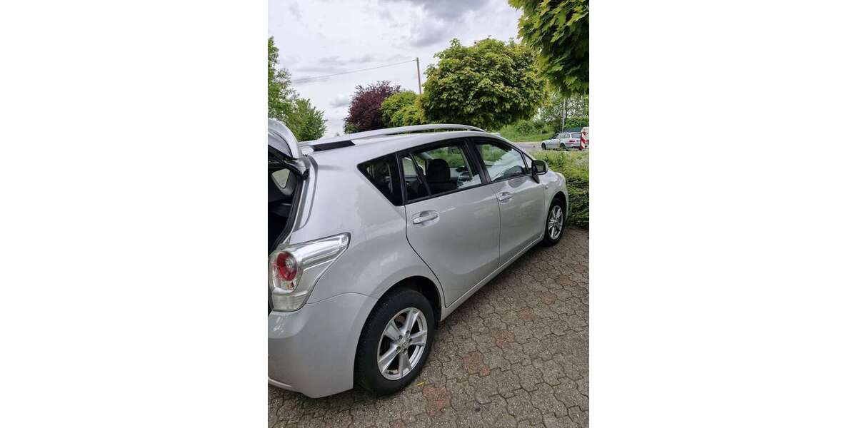 Toyota Verso 201.000 km 4.290 &euro; Köln 51145