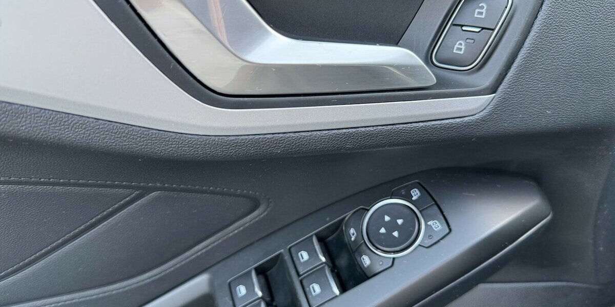 Ford Focus Navi Temp.Sitzh.Spurh.CarPlay EU6 GARANTIE 93.000 km 12.500 &euro; Erftstadt 50374