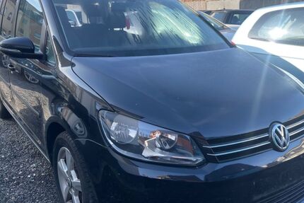 VW Touran 296.861 km 5.600 &euro; Euskirchen 53879