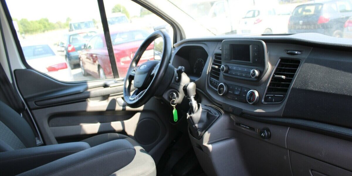 Ford Tourneo Custom 320 L1H1 VA - 8-Sitzer - 224.945 km 9.980 &euro; Euskirchen 53881