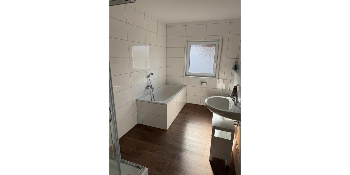 Dachgeschoßwohnung Bonn Hardtberg - 3 Zimmer, 105 m&sup2;, 1.000&euro; | Angebot:26048891