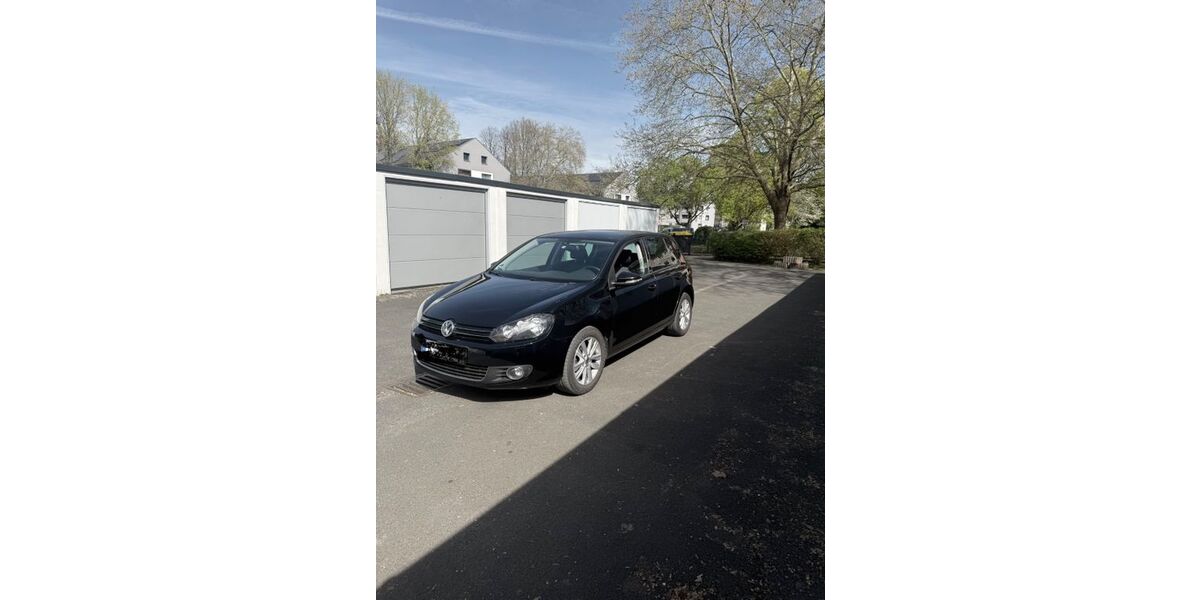 VW Golf 123.000 km 5.699 &euro; Köln 51147