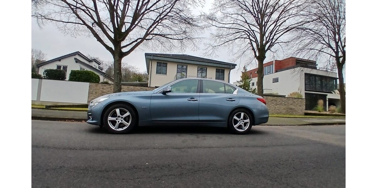 INFINITI Q50 2.2d 165.000 km 16.666 &euro; Köln 50667