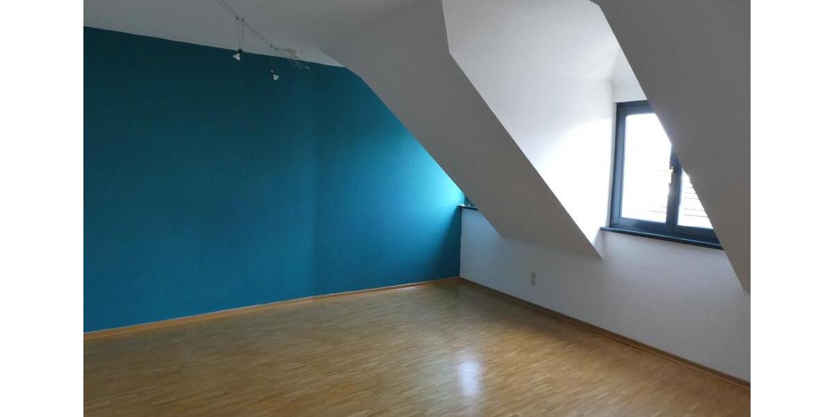 Dachgeschoßwohnung Bonn Poppelsdorf - 3.5 Zimmer, 77 m&sup2;, 850&euro; | Angebot:25991585
