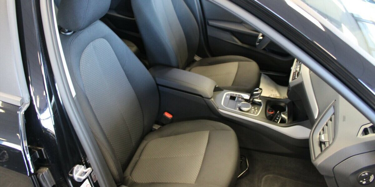 BMW 118 118d Aut. Advantage 15.390 km 21.980 &euro; Euskirchen 53881