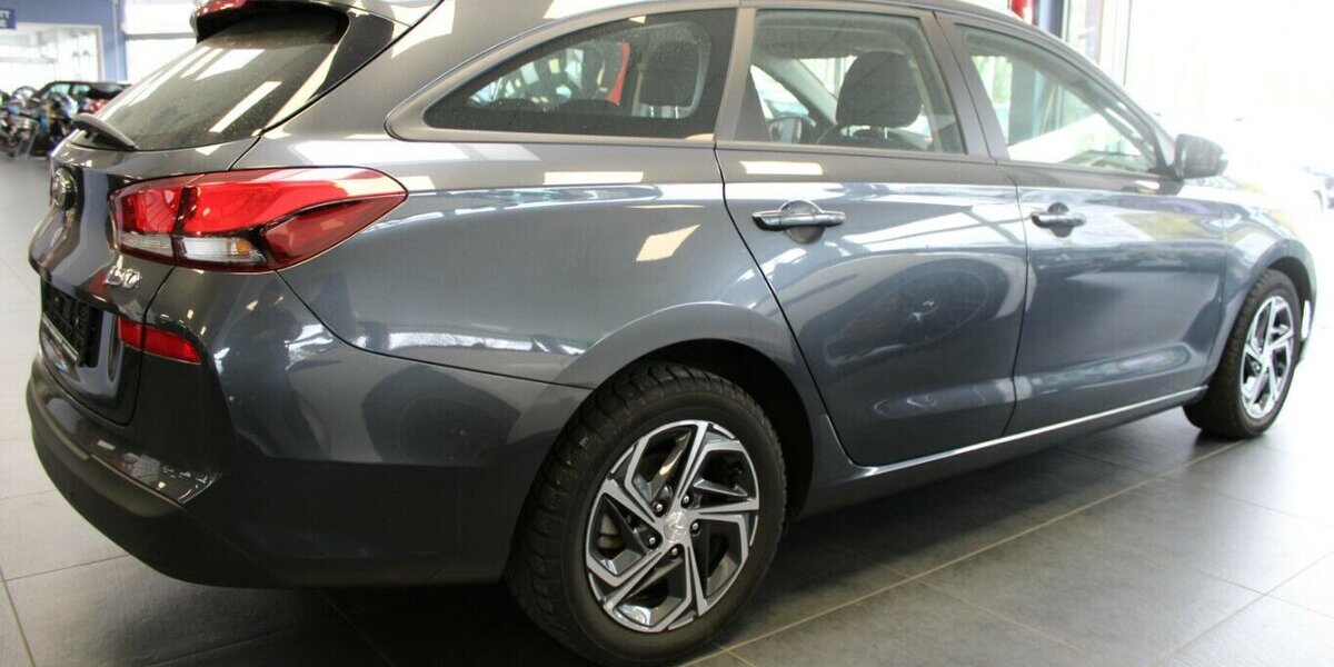 Hyundai i30 Kombi 1.0 T-GDI DCT Select 42.180 km 16.980 &euro; Euskirchen 53881