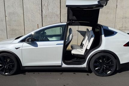 Tesla Model X 139.800 km 42.697 &euro; Köln 50672