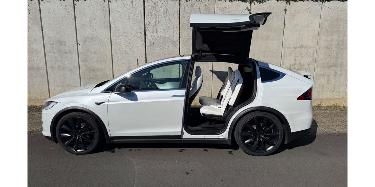 Tesla Model X 139.800 km 42.697 &euro; Köln 50672